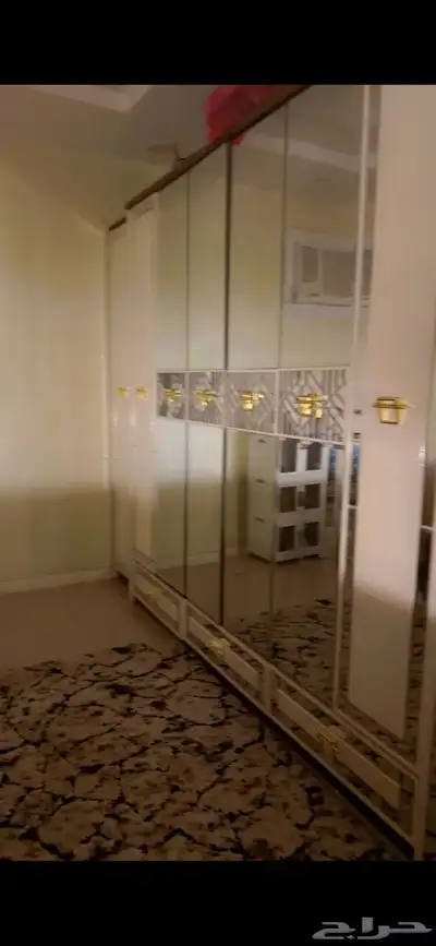 غرفه شبه جديده سبب البيع تغير البيت قيمة الشراء 9000 index