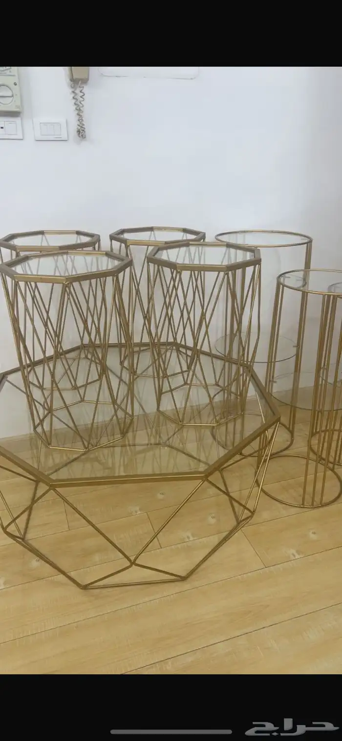 طاولة مع 4 خدمه و3 طويله للأركان 0