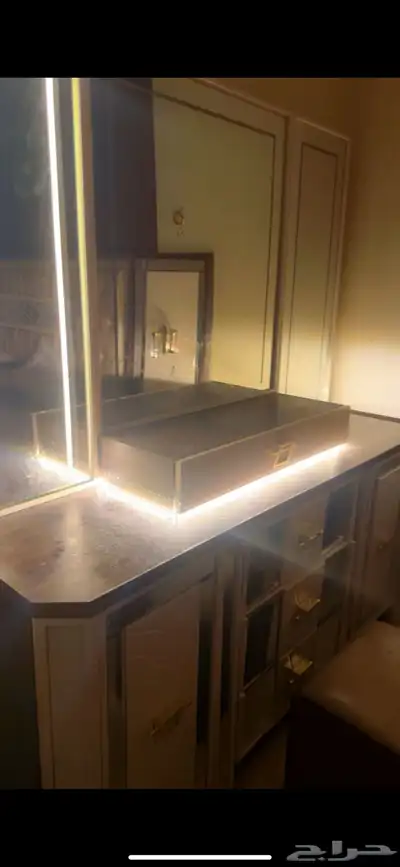 غرفه شبه جديده سبب البيع تغير البيت قيمة الشراء 9000 index