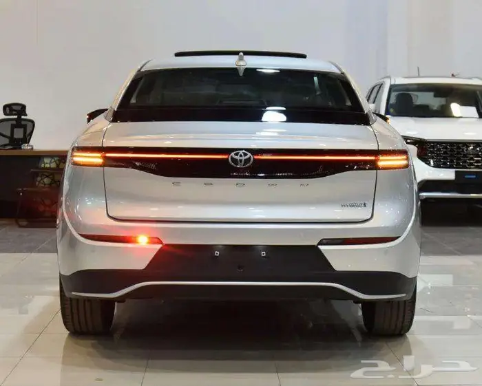 تويوتا كراون 2.5 هايبرد 2026 بالنقد والتقسيط اقل ربح 4