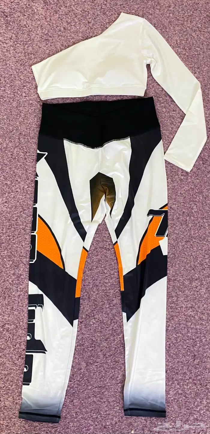 طقم نسائي رياضي 0