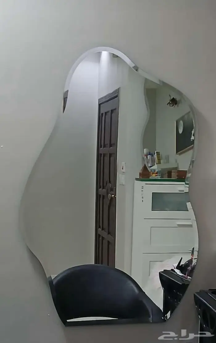 اثاث صالون نسائي سرير مكياج كراسي شعر مرايات 1