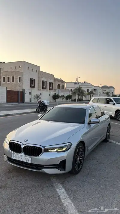 بي ام دبليو الفئة الخامسة BMW 520i 2021 index