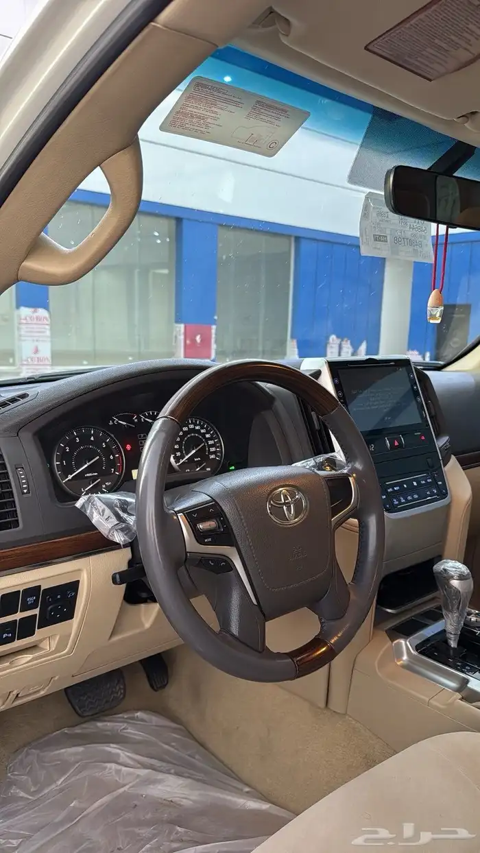 جيب لاندكروزر 6