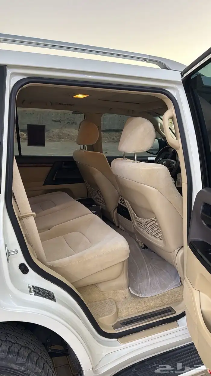 جيب لاندكروزر 4