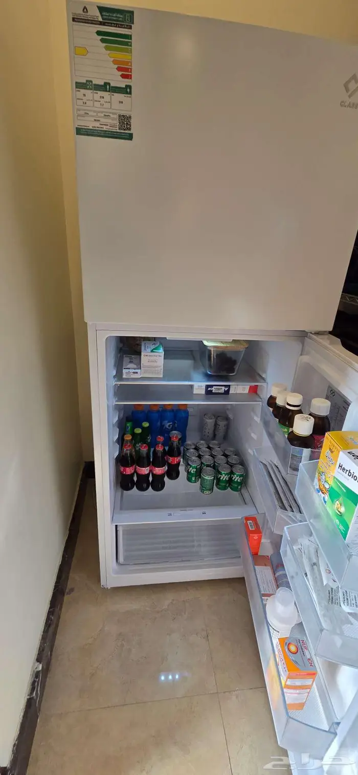 ثلاجة حجم وسط بحالة ممتازة 1