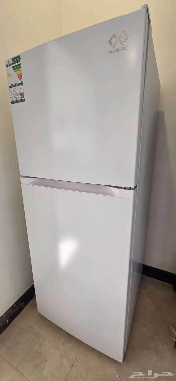 ثلاجة حجم وسط بحالة ممتازة 2