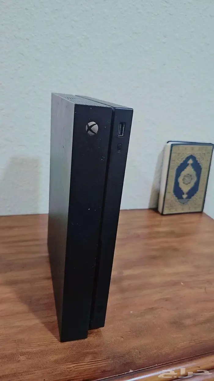 جهاز اكس بوكسxbox one x نظيف جدا مع ملحقاته وشريط جراند رخيص 6