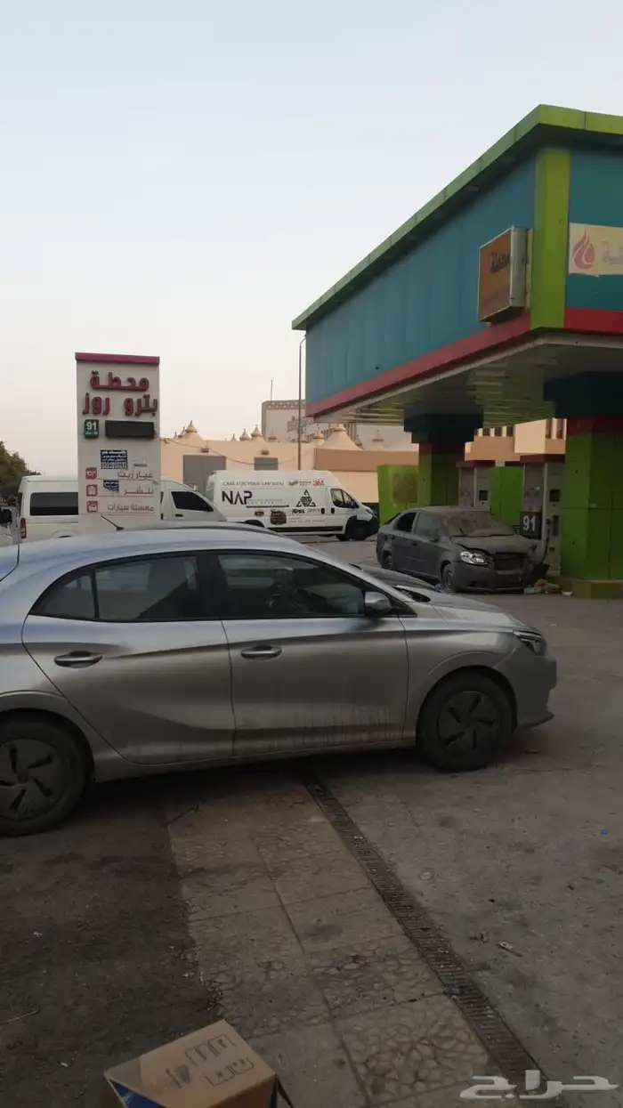 أرض للبيع مقام عليها محطة حي النسيم الغربي بتجاه خريص 1