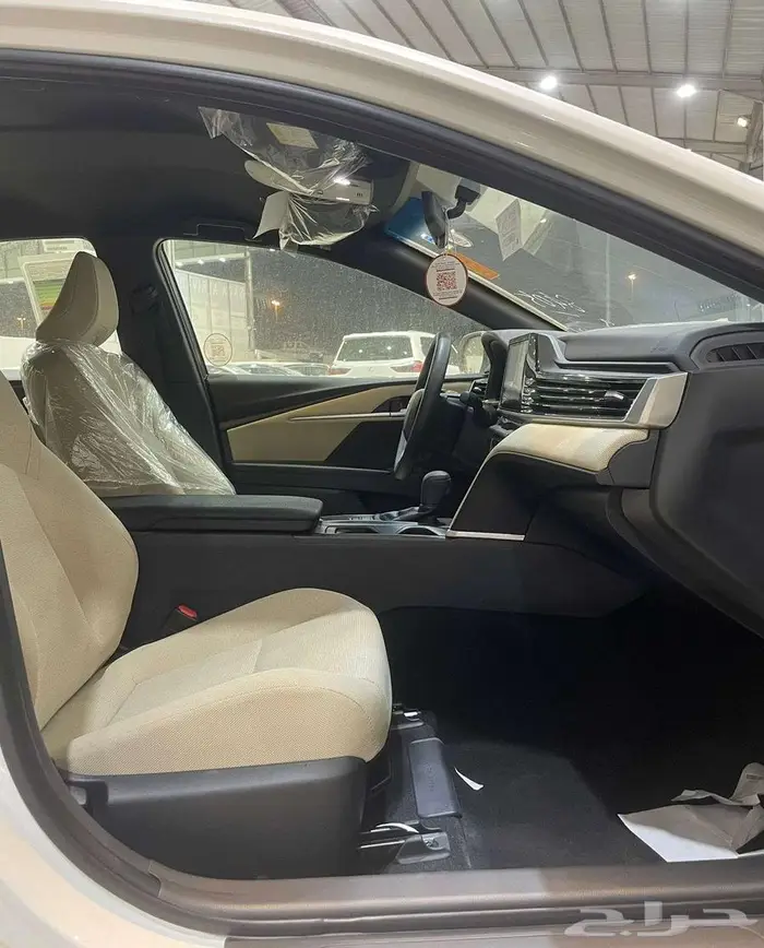 كامري E بنزين وهايبرد 2025 10