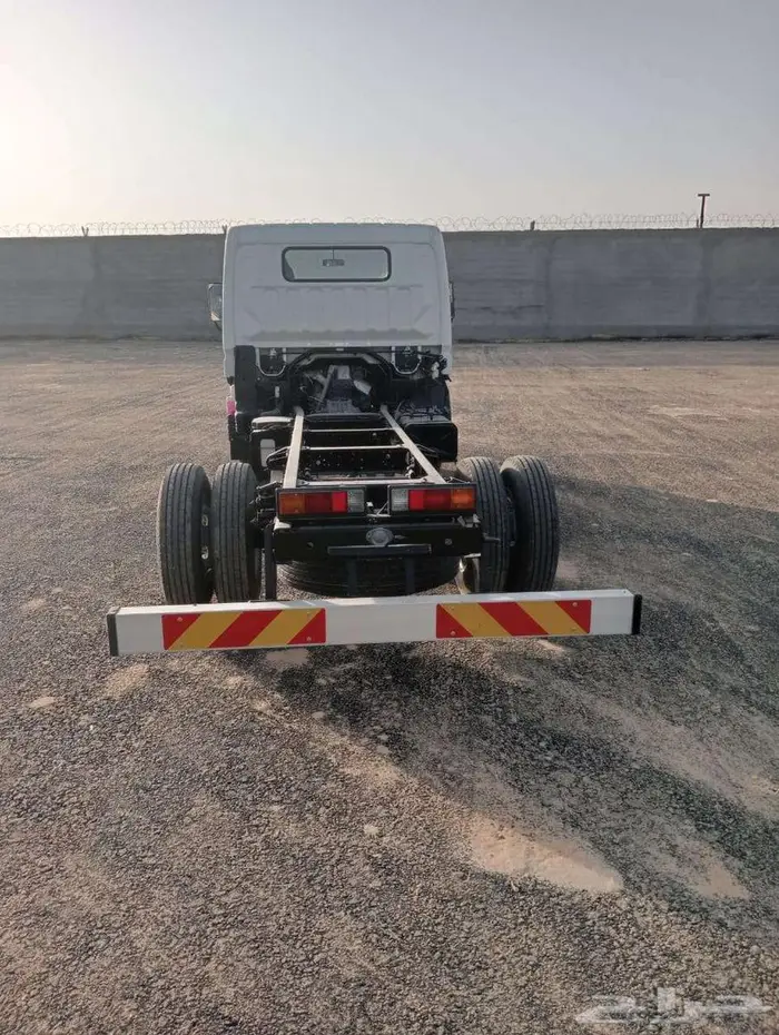 ينا ميتسوبيشي 4x2عادي 4.5 طن 2023 5