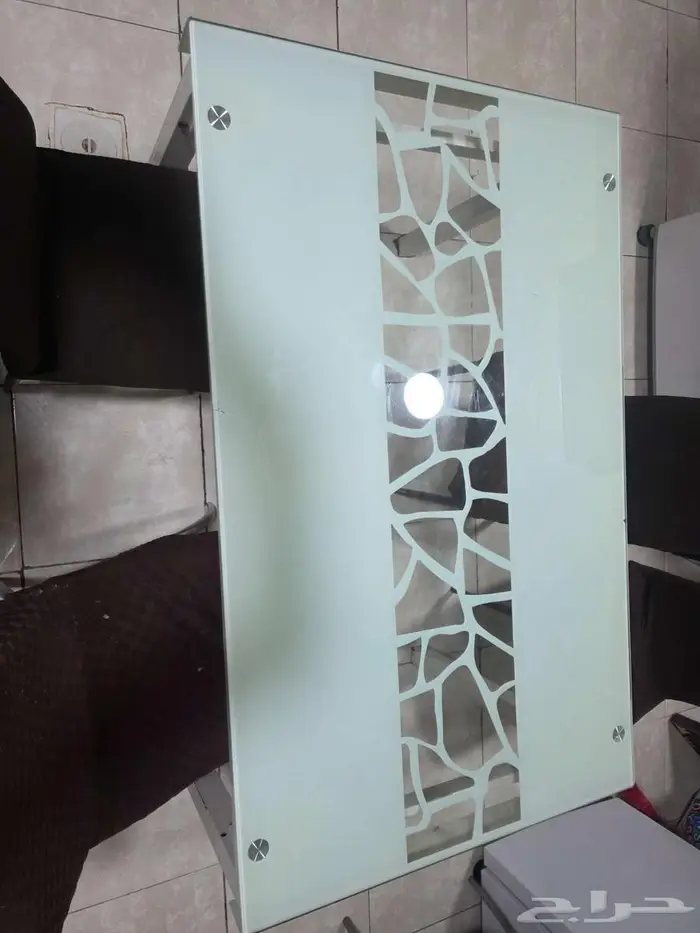 طاولات وكراسي متعددة الاشكال 0