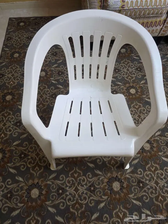 طاولات وكراسي متعددة الاشكال 2