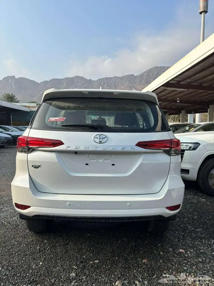 تويوتا فورتشنر بنزين دفع خلفي 2