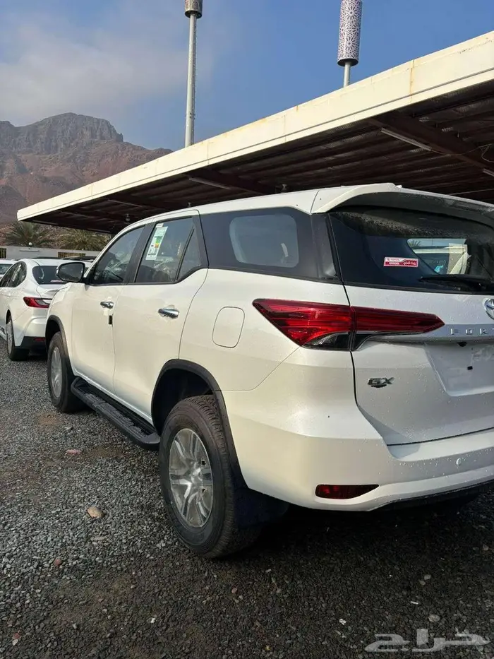 تويوتا فورتشنر بنزين دفع خلفي 1