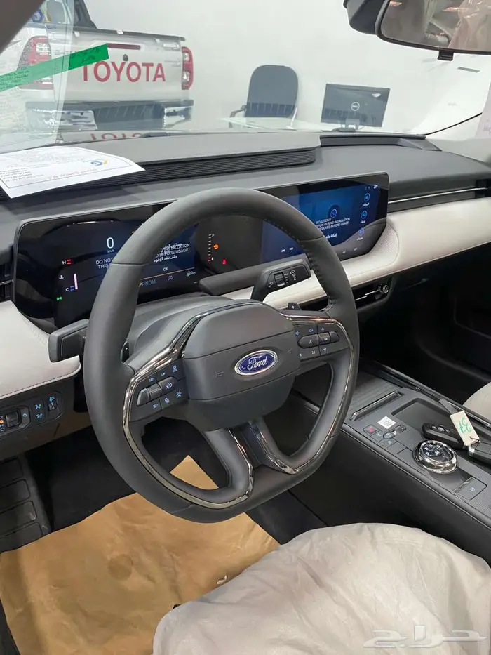 فورد تورس ترند 2026 اسود 8