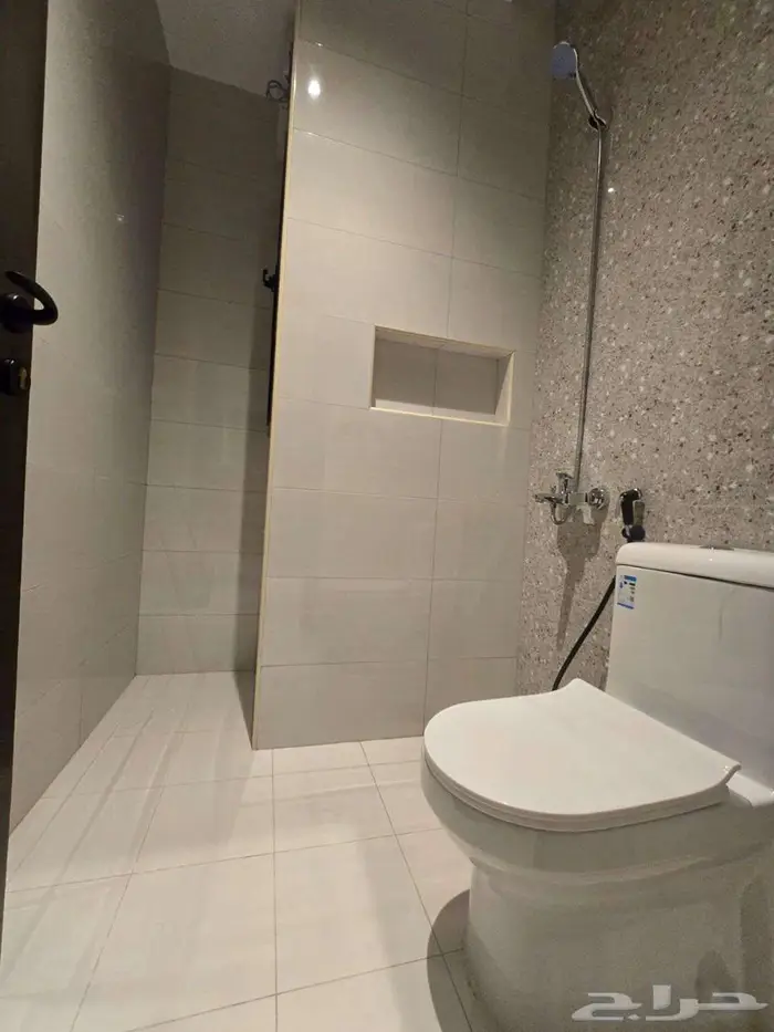 شقة فاخرة ومميزة جدا بتصميم عصري وموقع مميز بالمحمدية 10