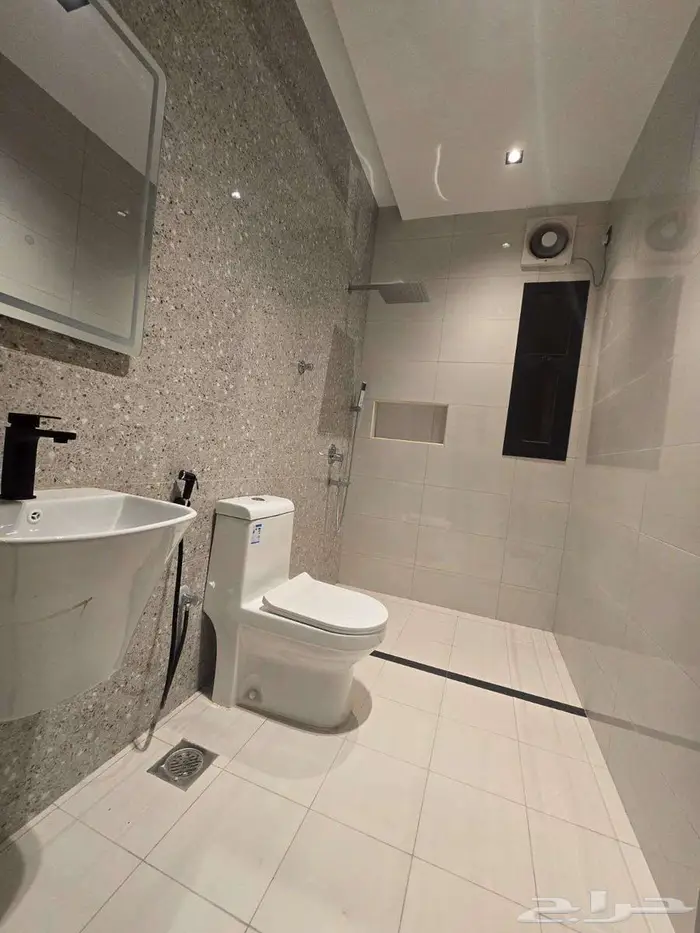 شقة فاخرة ومميزة جدا بتصميم عصري وموقع مميز بالمحمدية 12