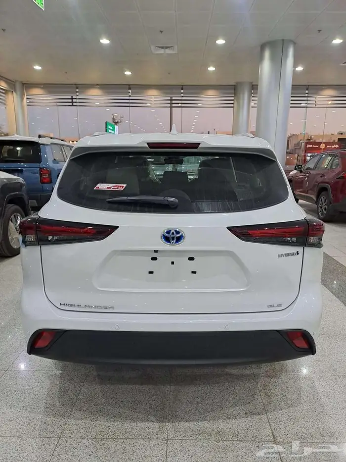 تويوتا هايلندر GLE فتحة هايبرد 2025 ( متوفر لون فضي ) 9