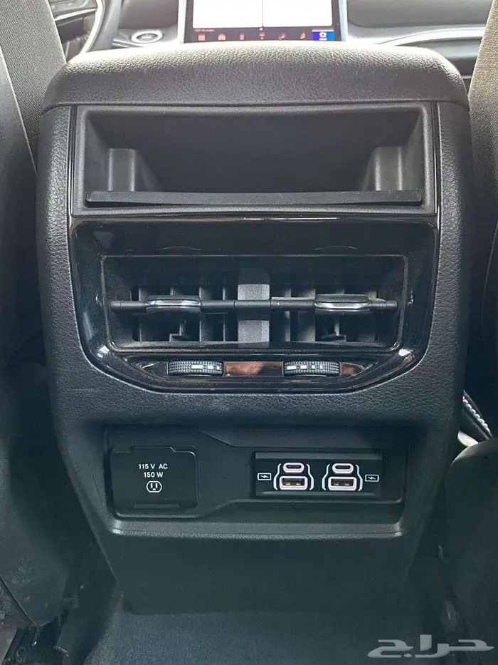 جيب جراند شيروكي لاتيتيود 2023 17