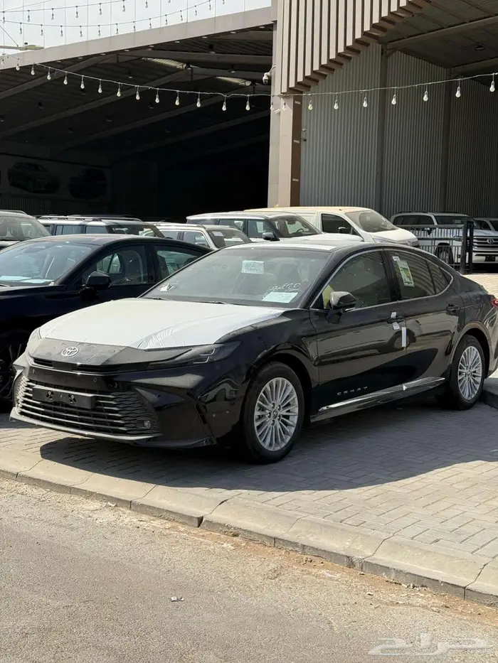 كامري LE 2025 لون اسود بنزين كاش و بنك سعر خاص 1