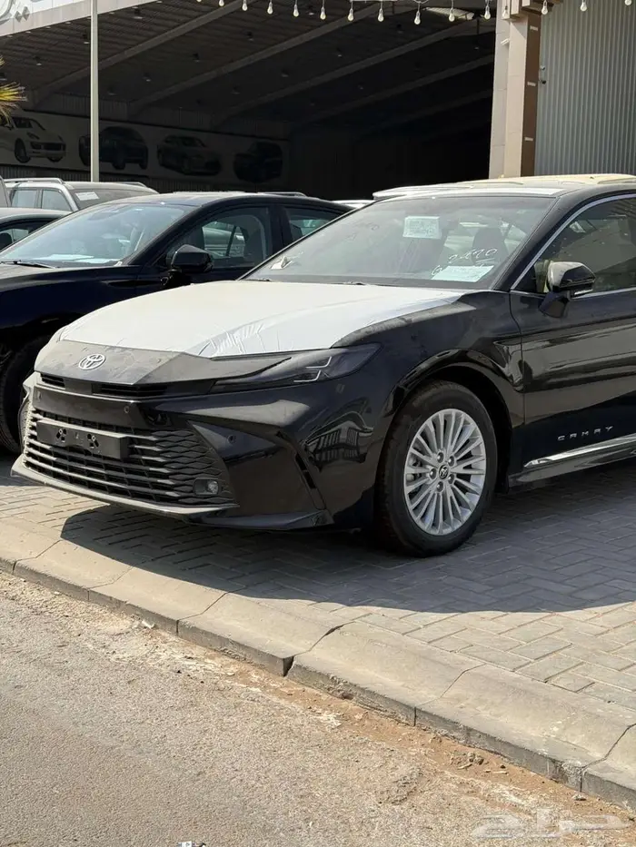 كامري LE 2025 لون اسود بنزين كاش و بنك سعر خاص 3