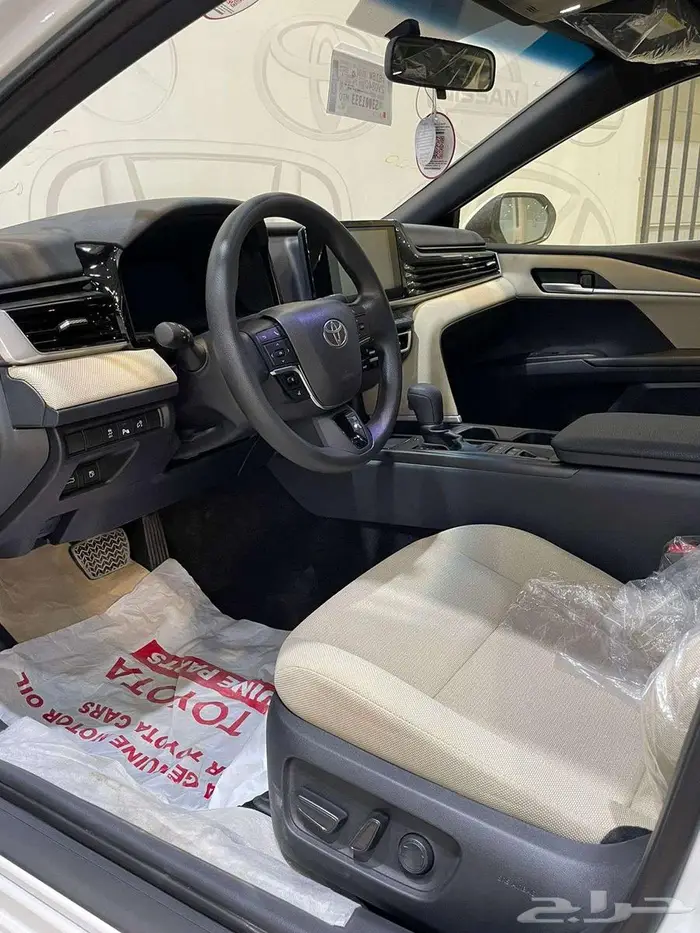 كامري E بنزين وهايبرد 2025 6