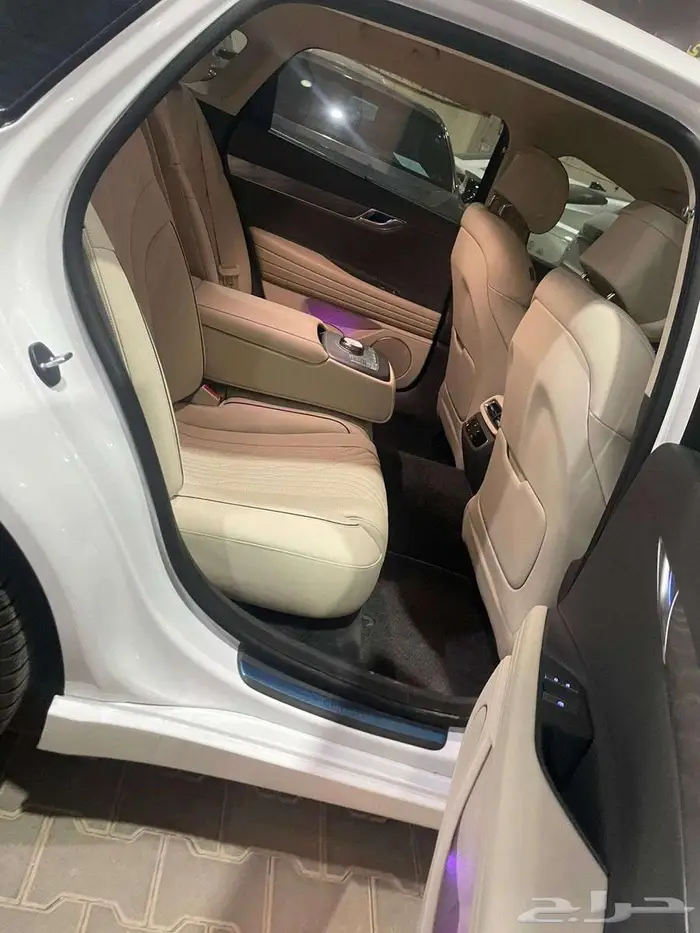 جنسس G80 2023 25