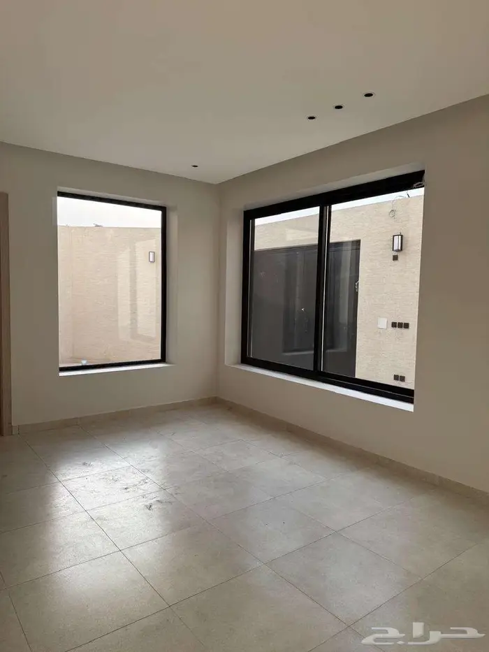 للبيع فلتين مكونة من شقق بالملز بالرياض 4