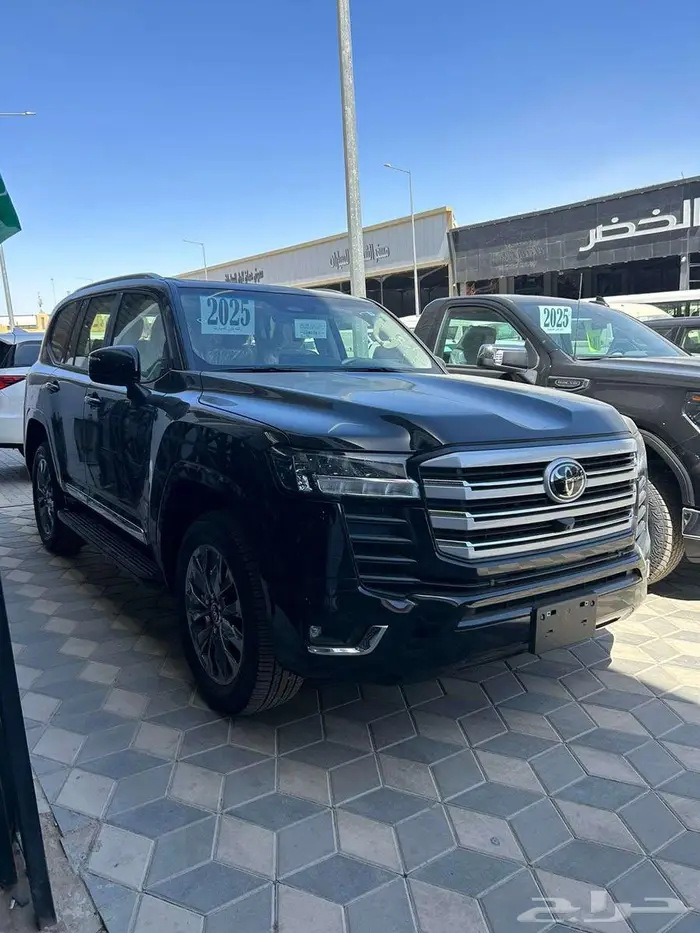 تويوتا جيكسار رقم 4 موديل 2025 اسود ( اقساط بنوك ) 1