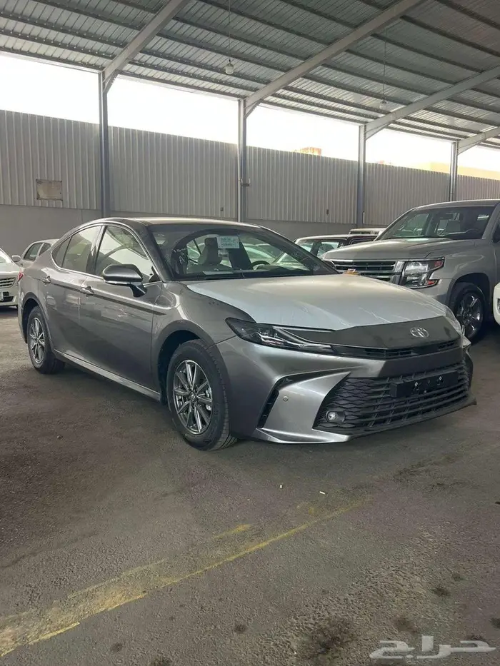 تويوتا كامرى 2025 E 4