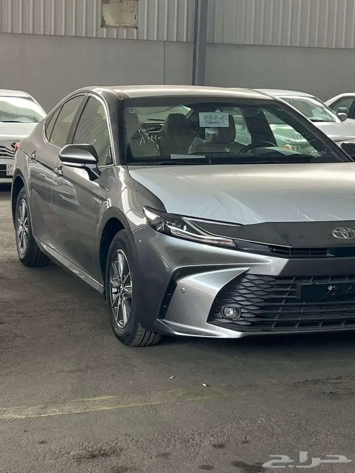 تويوتا كامرى 2025 E 2