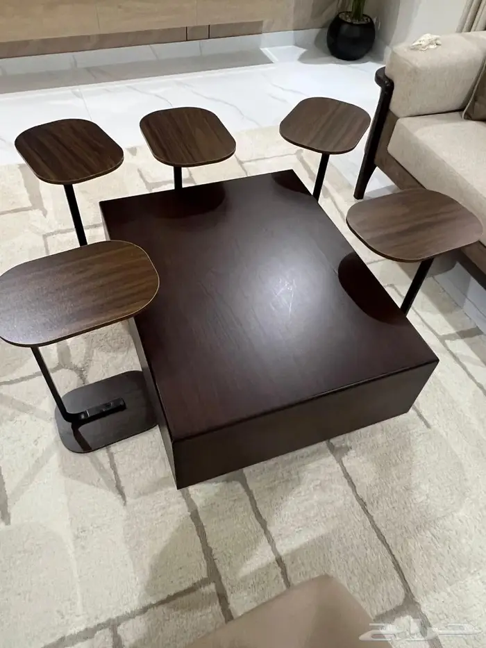 طاولة خشب مع طاولات تقديم 0