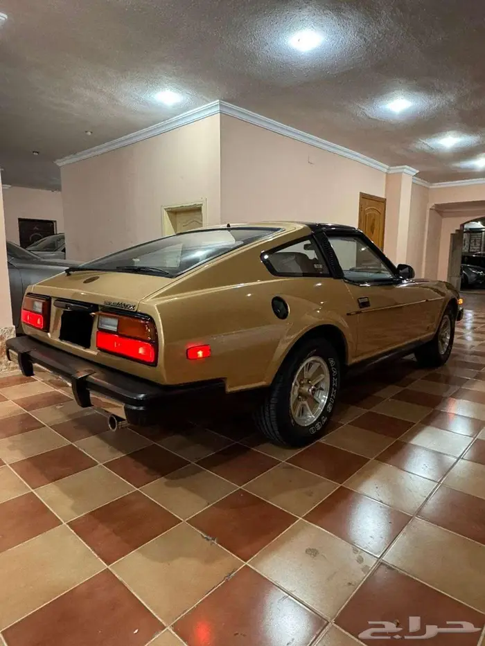 للبيع نيسان 280zx زد 1980بحالة الوكالة الفئه العاشرة 10 11