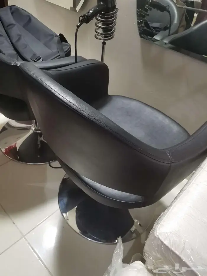 اثاث صالون نسائي سرير مكياج كراسي شعر مرايات 3