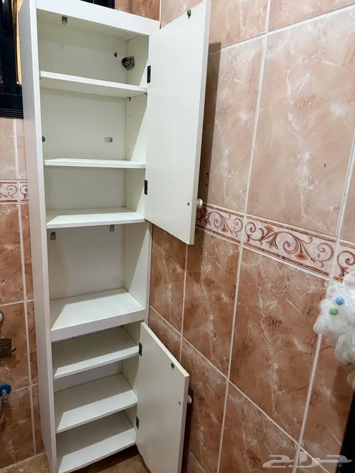 طاولة طعام وفريزر وبرادة ودولاب 11