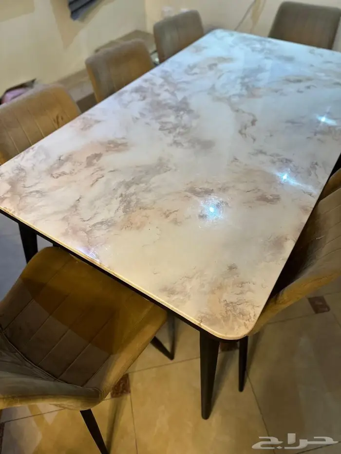 طاولة طعام وفريزر وبرادة ودولاب 3