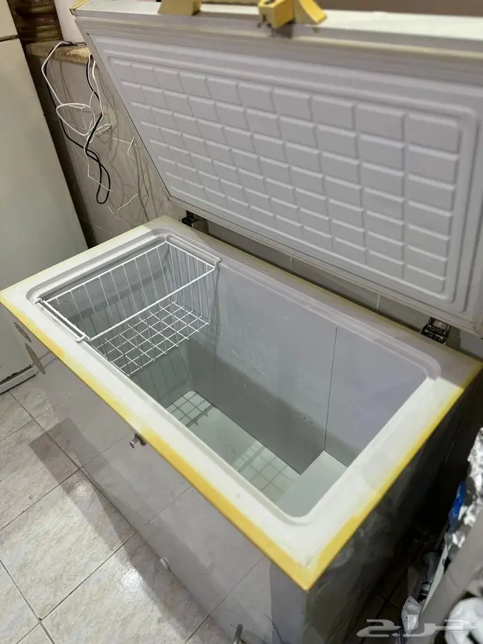 طاولة طعام وفريزر وبرادة ودولاب 7