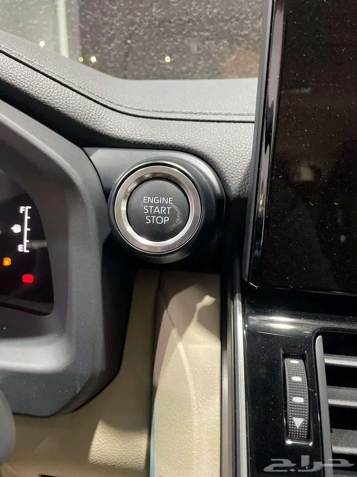 جي اكس ار هدد فتحة سقف بريمي بنزين 2025اللون ابيض - اسود 24