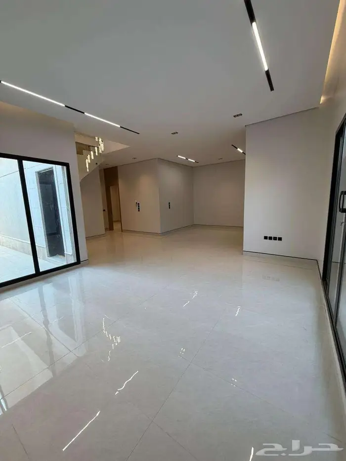 فيلا فاخرة مع شقه للبيع حي غصون الجنادريه 18