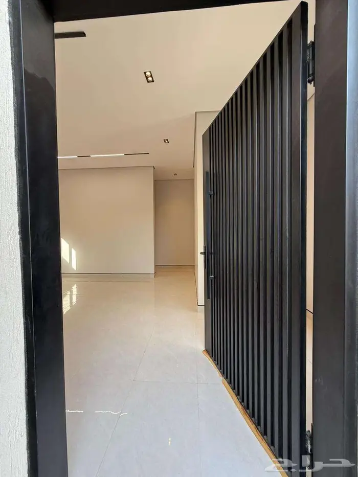 فيلا فاخرة مع شقه للبيع حي غصون الجنادريه 10