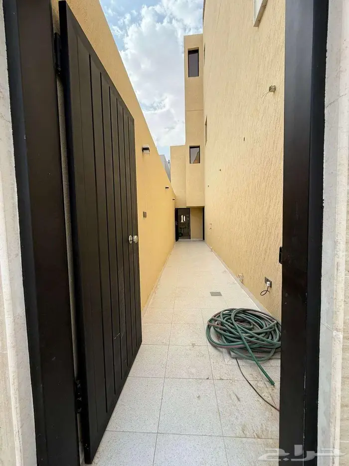 فيلا فاخرة مع شقه للبيع حي الرمال ( مخطط سما نجد ) 34