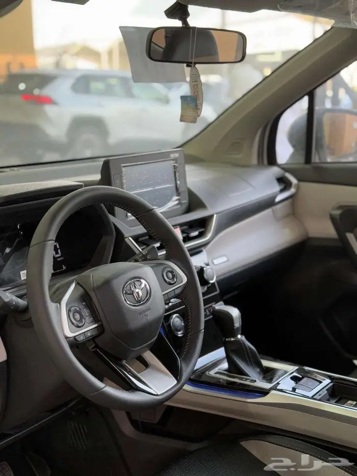 تويوتا فيلوز GLX 2025 4