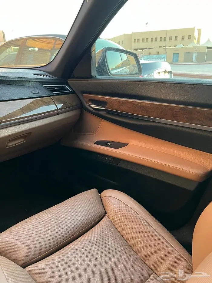 B M W بي ام دبليو 2011 1