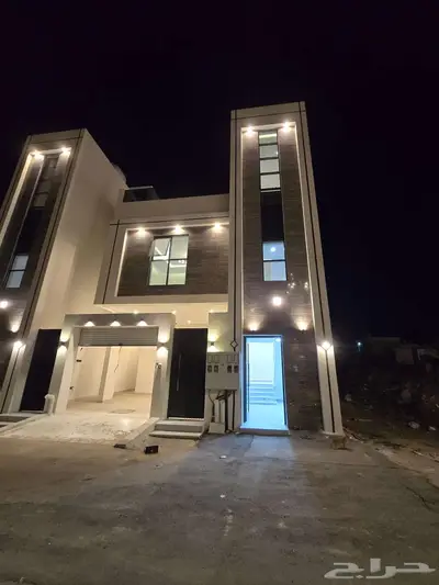 للبيع روف علوى مع ملحق مدخل مستقل 8غرف تشطيب VIP بأحد رفيده index