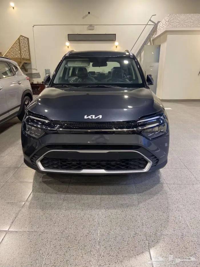 كيا كارينز نص فل فتحة سقف موديل 2025 3