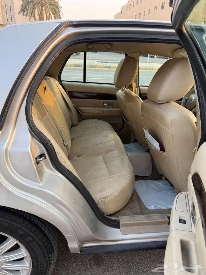 فورد امريكي جراند ماركيز 2011 9