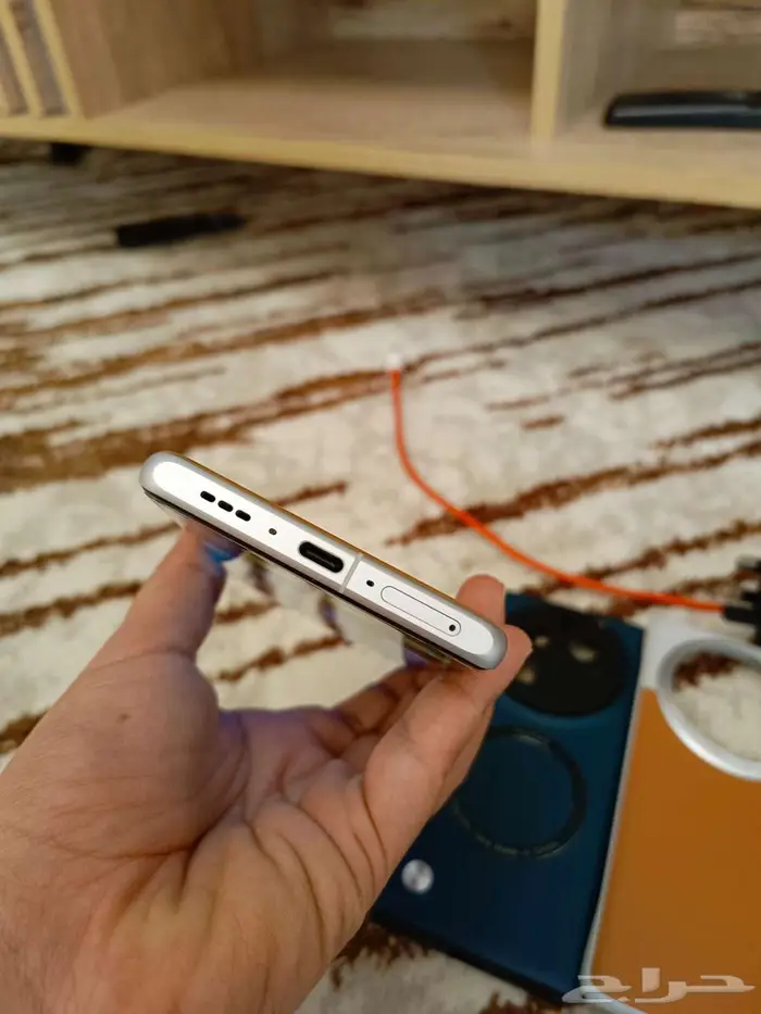 oppo find x6 pro جلد بني 1