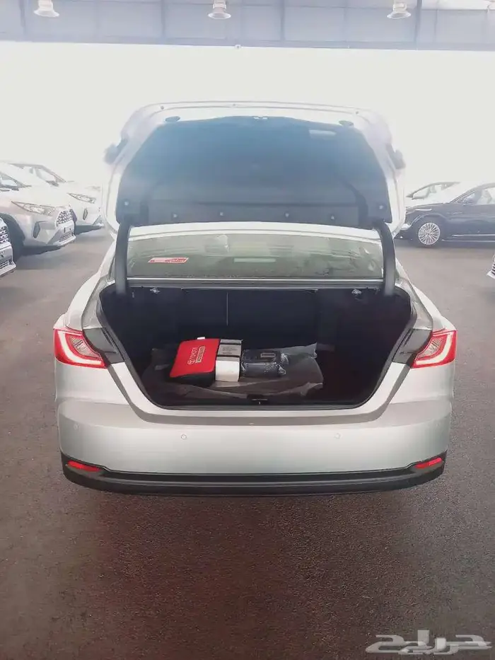 تويوتا كامرى ال اى بنزين سعودى 2025-فضى 4