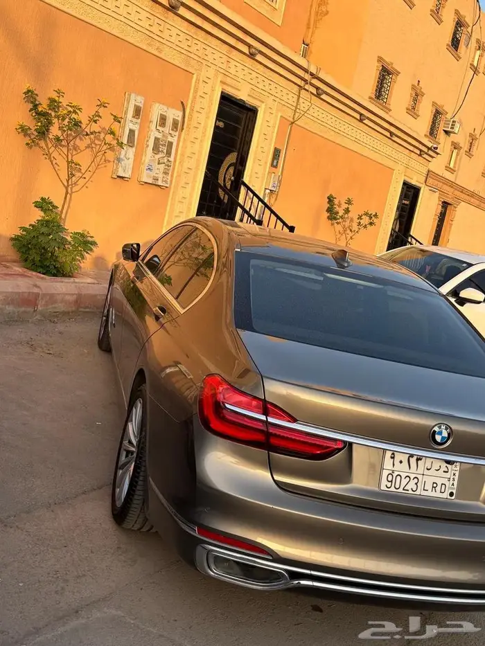 بي ام دبليو - 2018 - 730 - فل كامل 0